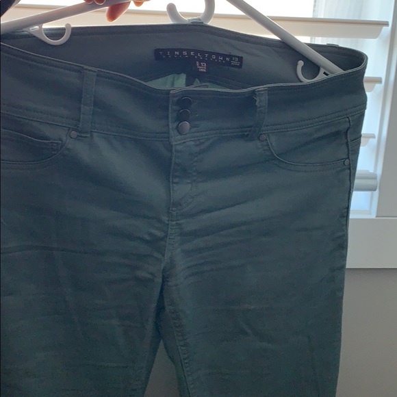 Thought it’d fit like a mum jean, ended up too big - Picture 3 of 5